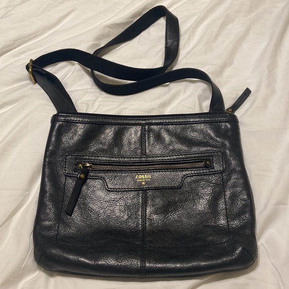 Fossil Handbags - Fossil Genuine Leather Shoulder or Crossbody Style Bag, Excellent Condition